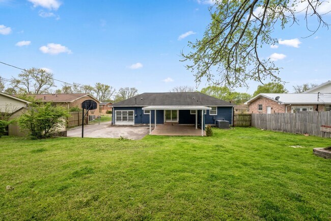 Building Photo - 514 Continental Dr