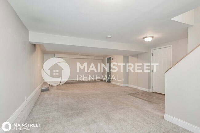 Building Photo - 8 Shady Village Ct, Lake St. Louis, MO 63367