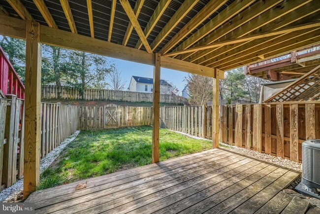 Building Photo - 329 Barnfield Square NE