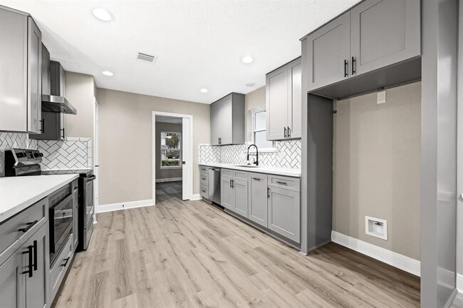 Building Photo - 5730 Old Lodge Dr