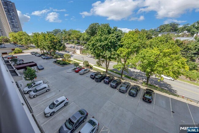 Building Photo - 4 Horizon Rd