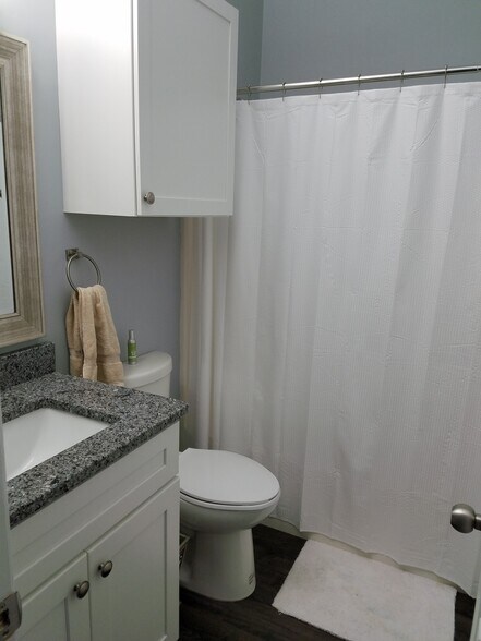 Building Photo - 1600 Sturdivant Dr