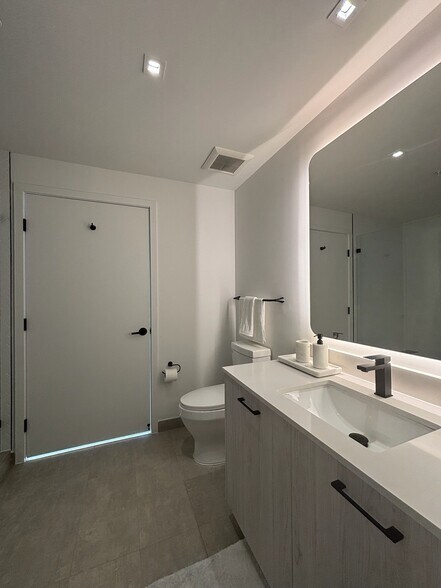 Building Photo - 237 NW 31st St