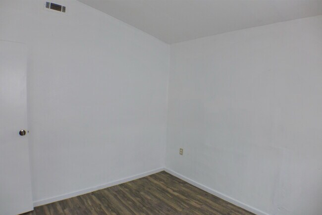 BEDROOM - 233 Rawson Dr