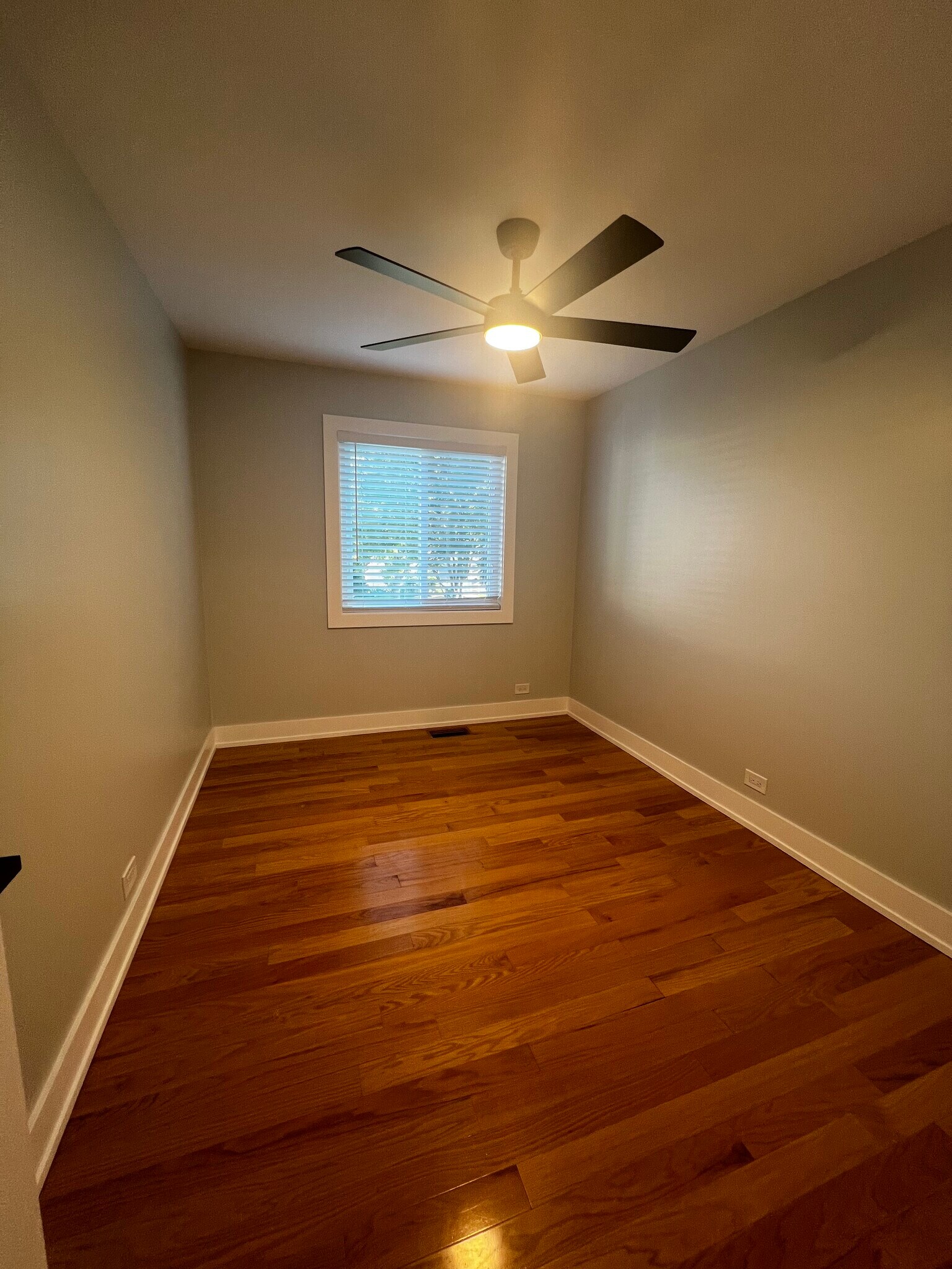 Building Photo - 1041 Cove Dr