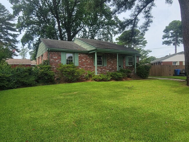 Building Photo - 1003 White Pine Dr