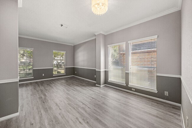 Building Photo - 4707 Leicester Way