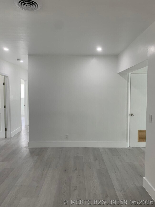 Building Photo - 4005 NW 76th Ave