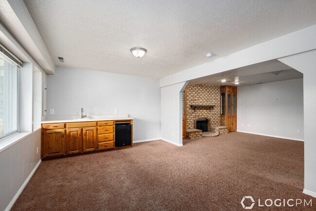 Building Photo - 10328 Countrywood Dr