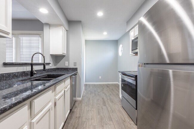Building Photo - 14600 Fonmeadow Dr