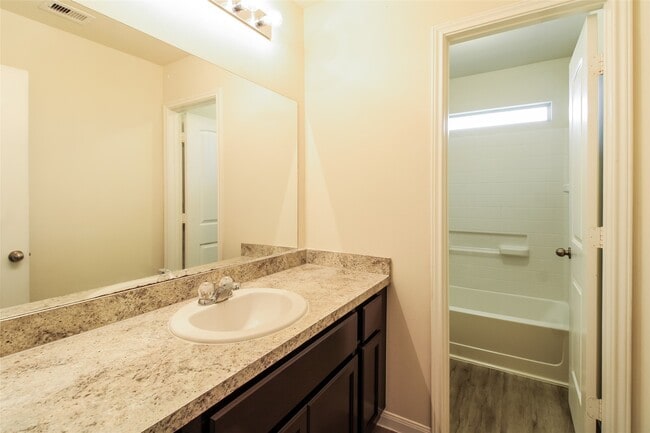 Building Photo - 9 Lavida Ct