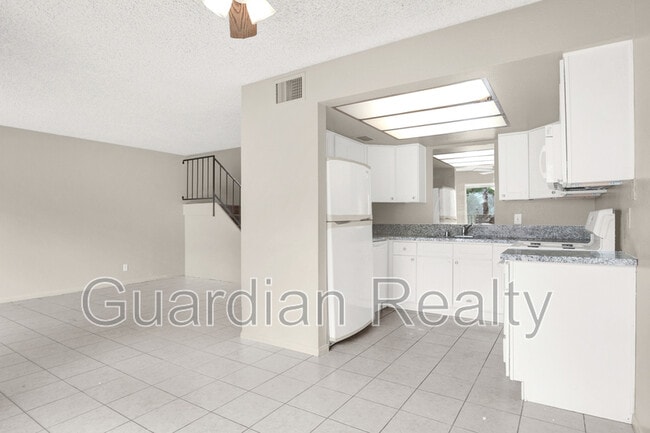 Building Photo - 2209 Tall Pine Dr
