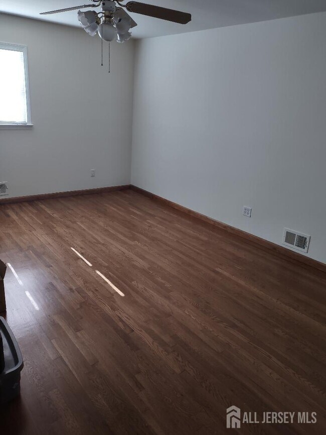 Building Photo - 204 Marlin Dr