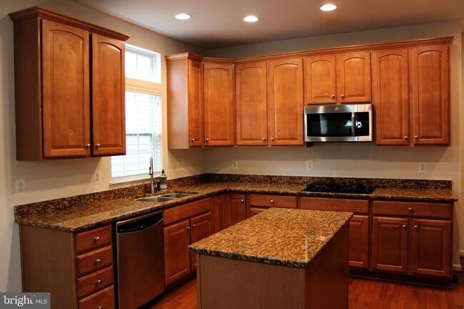 Building Photo - 7967 Almeda Ct