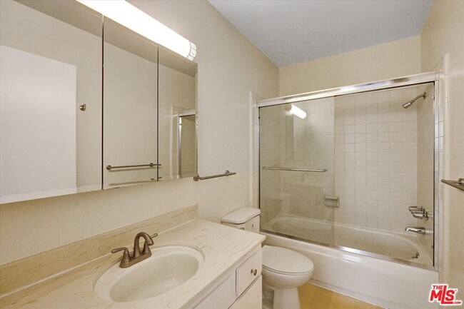 Building Photo - 9634 Via Rimini