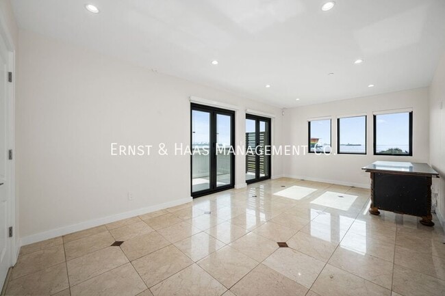 Building Photo - 1724 Bluff Pl