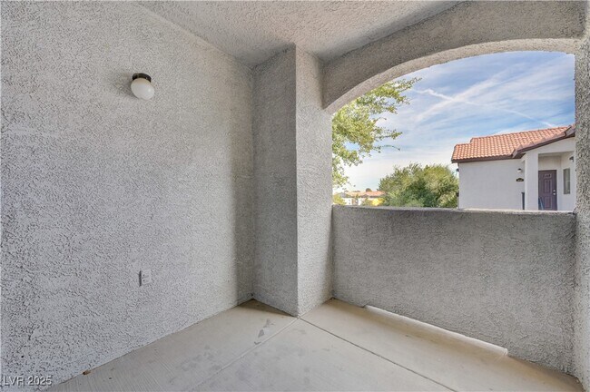 Building Photo - 2615 W Gary Ave