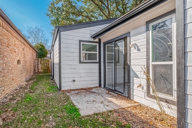 Building Photo - 12802 Sunset Dune Dr