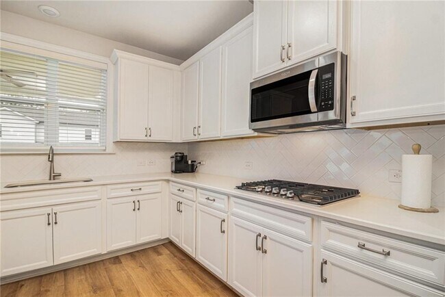 Building Photo - 605 Skye Ct