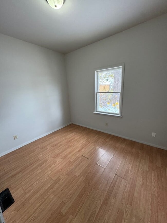 Building Photo - 1916 High St