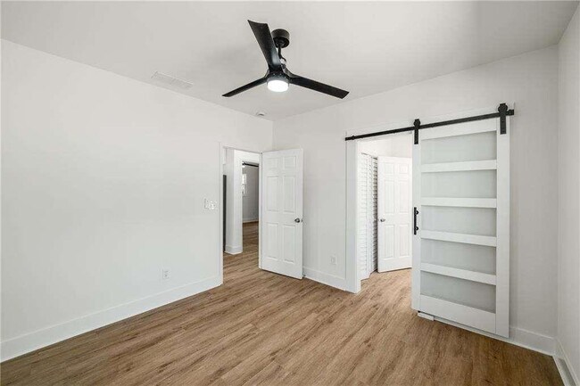 Building Photo - 936 Byron Dr SW