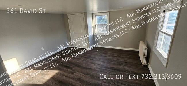 Building Photo - 361 David St