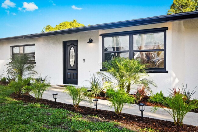 Building Photo - 1311 Cypress Ave