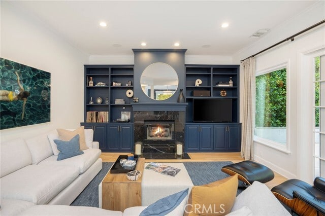 Building Photo - 738 N Almar Ave