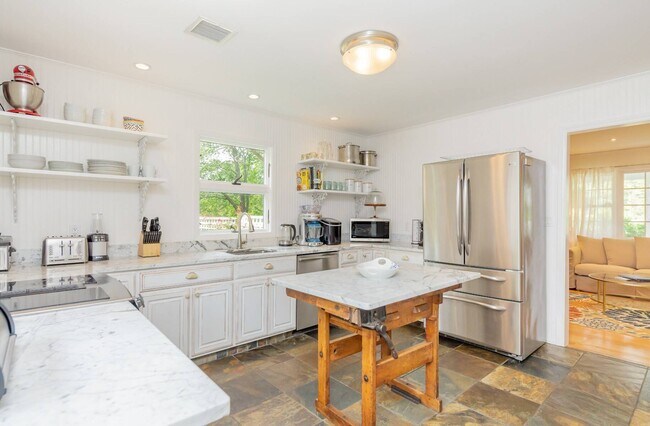 Building Photo - 2 Tims Trail