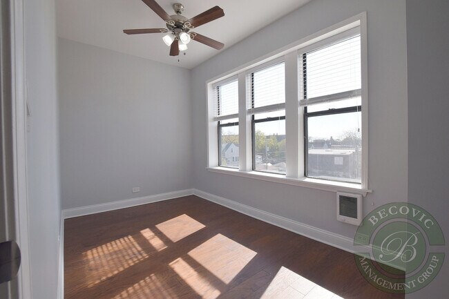 Building Photo - 3641 W Dickens Ave