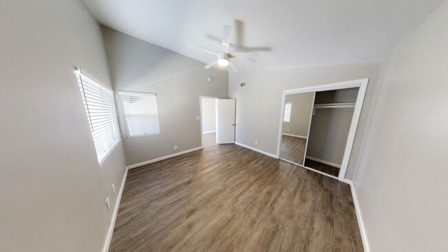 Building Photo - Large Property w/ 2 Kitchens!!