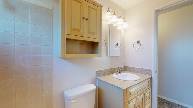 Building Photo - SeaTac rambler home -3 bedroom 1 bath with carport.  Fenced yard!!!  Available March 1st, 2026!