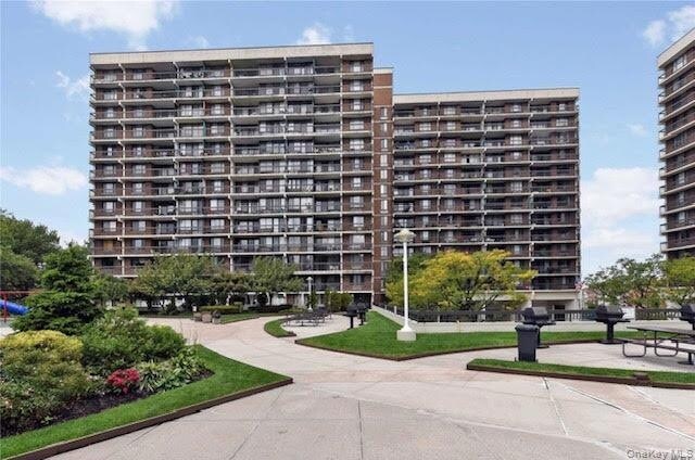 Building Photo - 152-18 Union Tpke