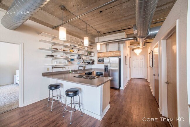 Building Photo - Loft in the Old Garment District!