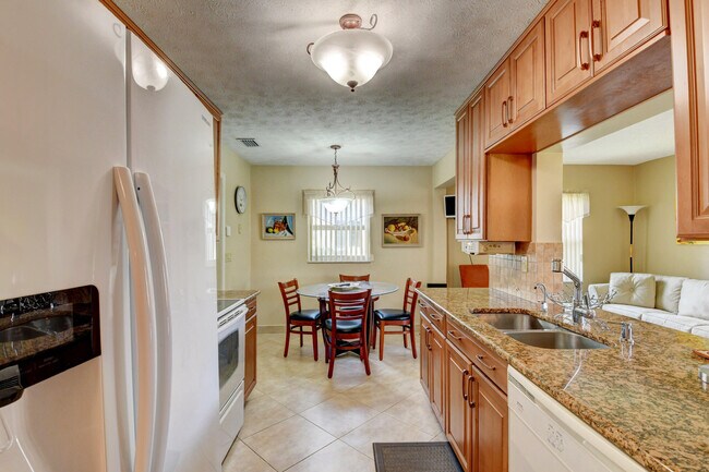 Building Photo - 14425 Amapola Way