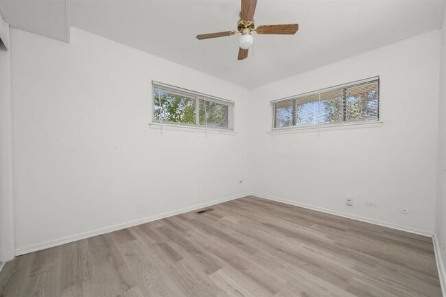 Building Photo - 17007 Oakwood Ave