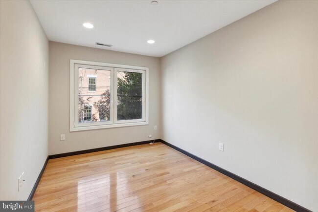 Building Photo - 1819 Ginnodo St