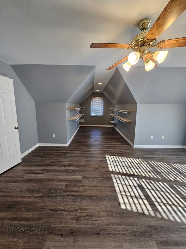 Building Photo - 5 Bedrooms- 3 Bathroom- House in West Rome!