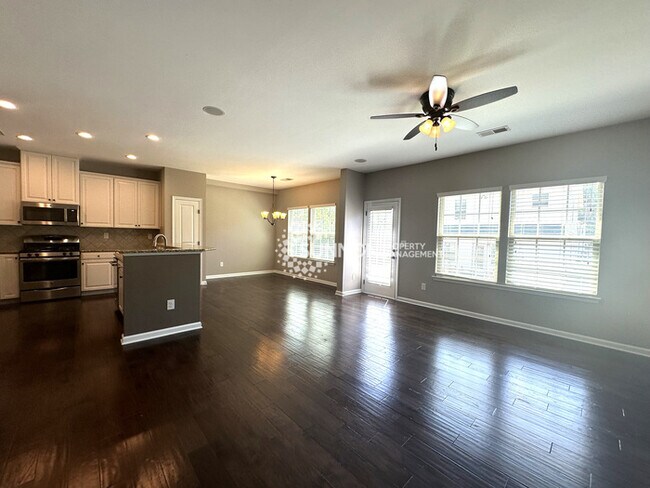 Building Photo - Updated 3 Bedroom Townhome in Bryant Park