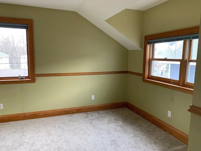Building Photo - Great Southwest Minneapolis 3br/2ba Home - Avail June 1 for long term lease