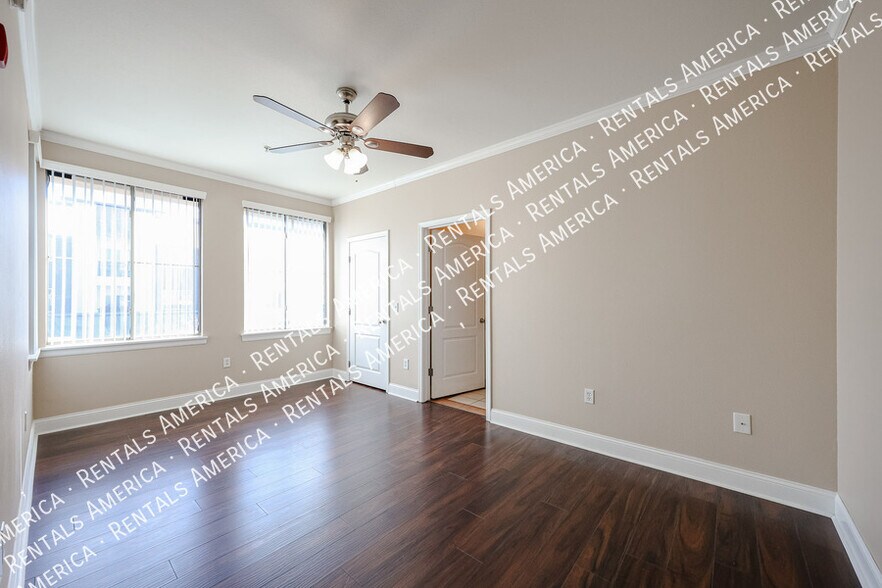 Building Photo - 1701 E Colter St