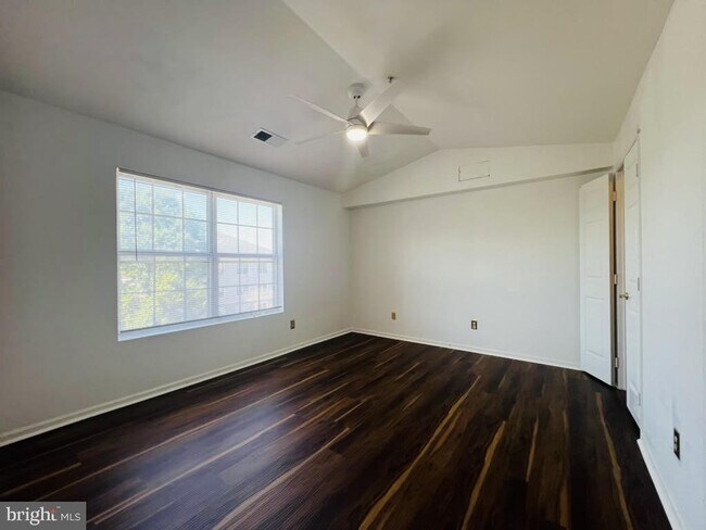 Building Photo - 8095 Lacy Dr