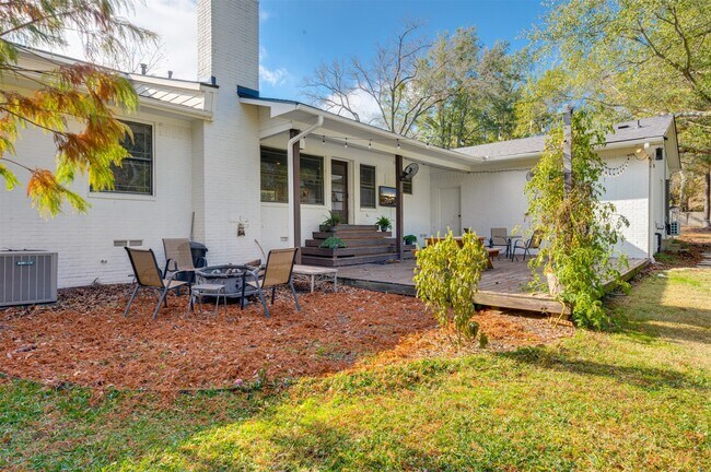 Building Photo - 215 Perryman Rd