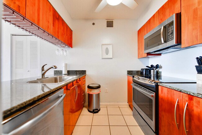 Building Photo - 1 SE 12th St