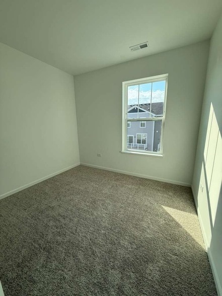Building Photo - 25644 W Yorkshire Dr