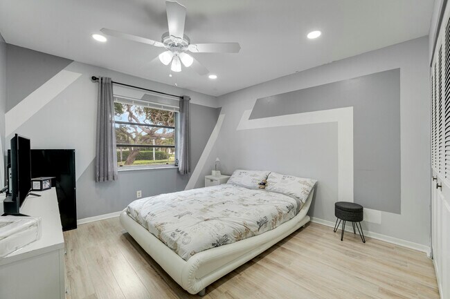 Building Photo - 14849 Cumberland Dr