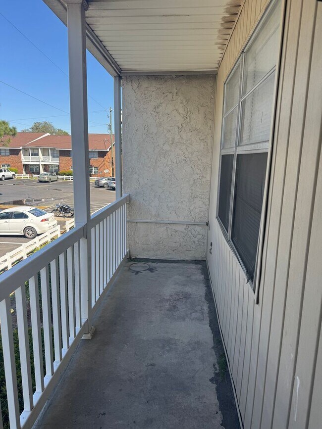 Building Photo - JS-605 Colonial Drive #2