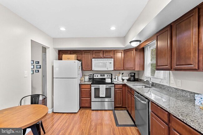 Building Photo - 219 Josephine St