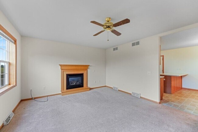 Building Photo - 612-614 Meadow View Rd