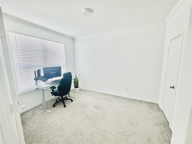 Building Photo - 1601 Holly Lk Dr